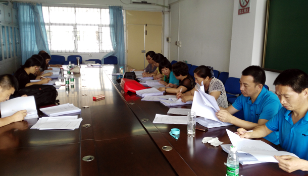 復(fù)件 畢業(yè)論文評(píng)審現(xiàn)場(chǎng).jpg