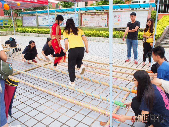 旅行興趣小組 跳竹竿 劉熙 攝.jpg